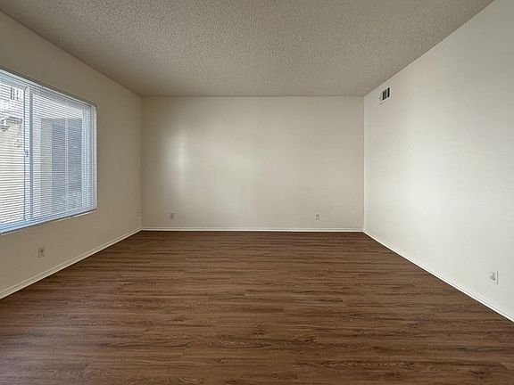 5th image of 43611 Florida Ave #4