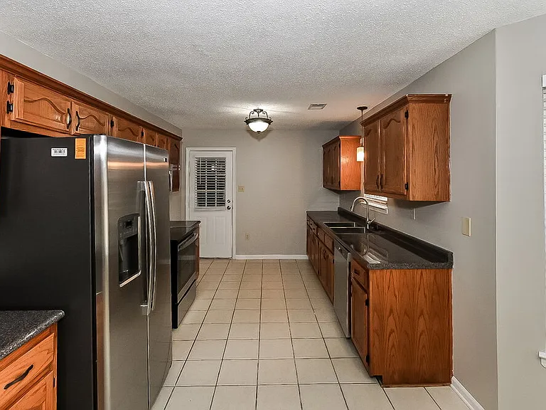 2780 White Oak Dr — Photo 7