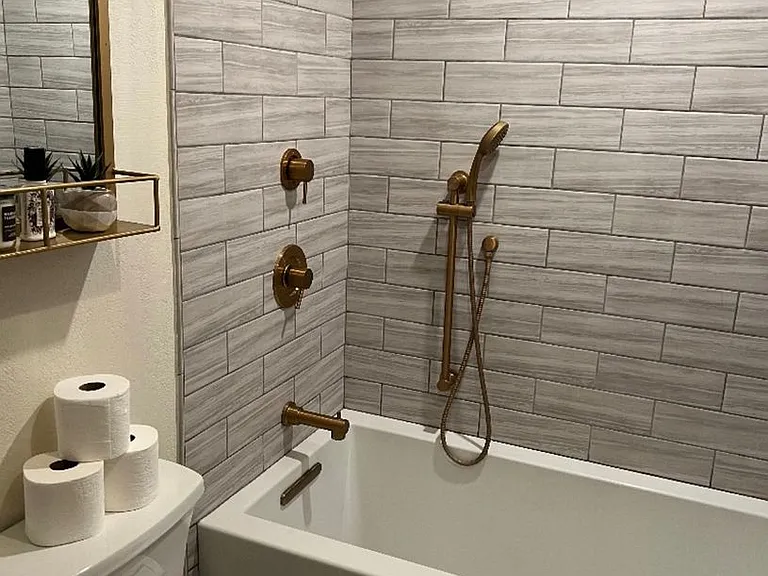 2560 C St #11 — Photo 11