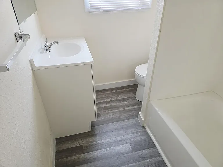 2100 N Park Ave — Photo 13