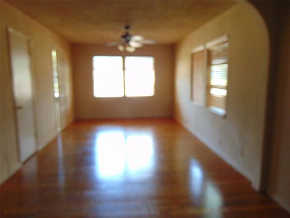 5th image of 2133 Huntington Dr