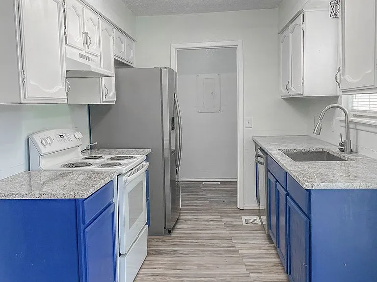 9608 Detroit Ave — Photo 4