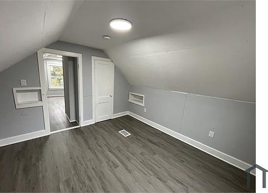 3rd image of 407 W 23rd St
