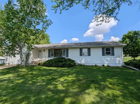 2136 W Fairview Rd, Freeport, IL 61032