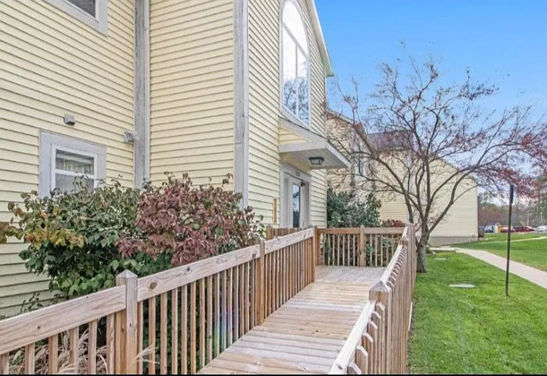 2233 S Huron Pkwy #2 — Photo 17