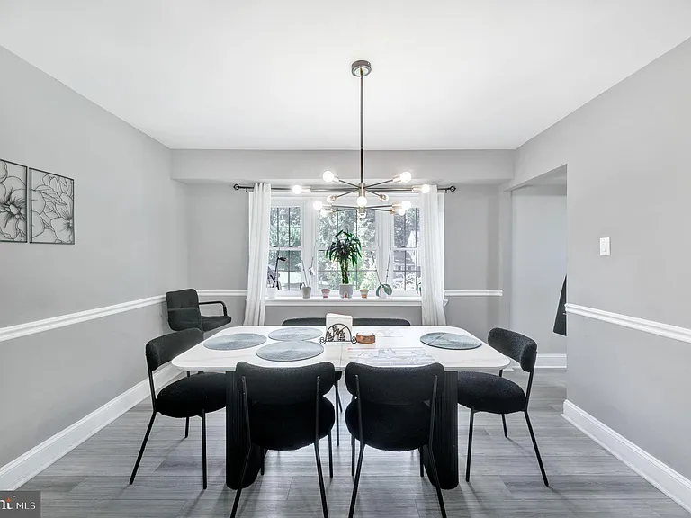 8812 Churchfield Ln — Photo 15