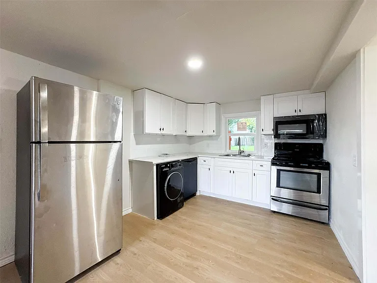 705 Texas Ave #B — Photo 5