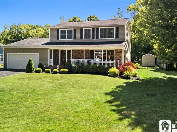 32 University Park, Fredonia, NY 14063