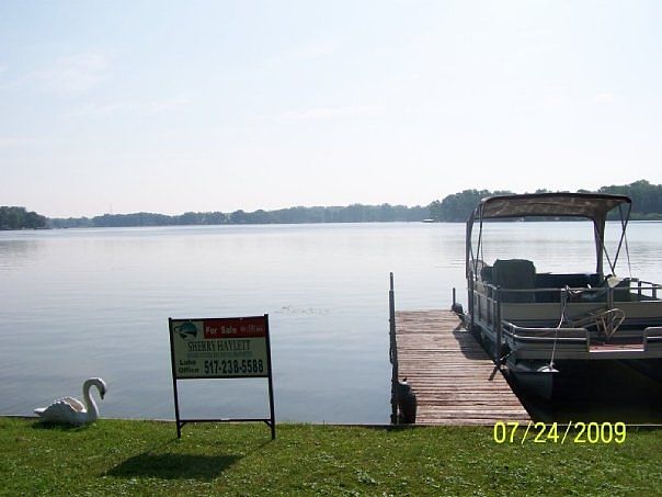 2nd image of 904 W Shore Rd