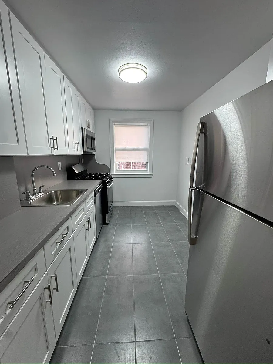 Building Photo - 68-17 Cloverdale Ln #2B