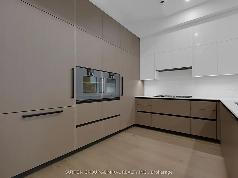 647 College St #101 — Photo 14