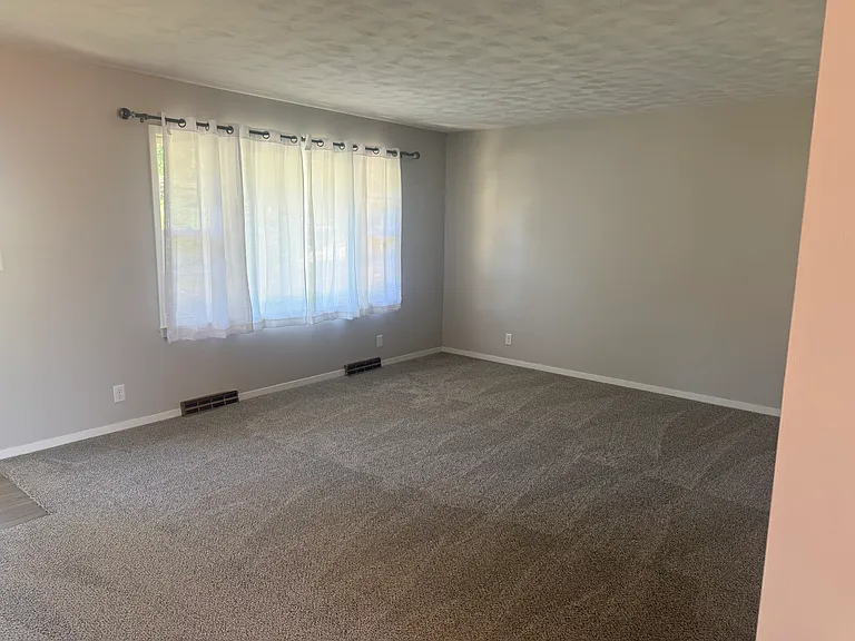 8521 Pinkney St — Photo 2