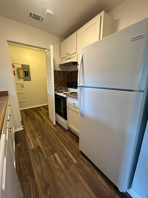 2 bed, 960 sqft, $1,300 — Photo 3