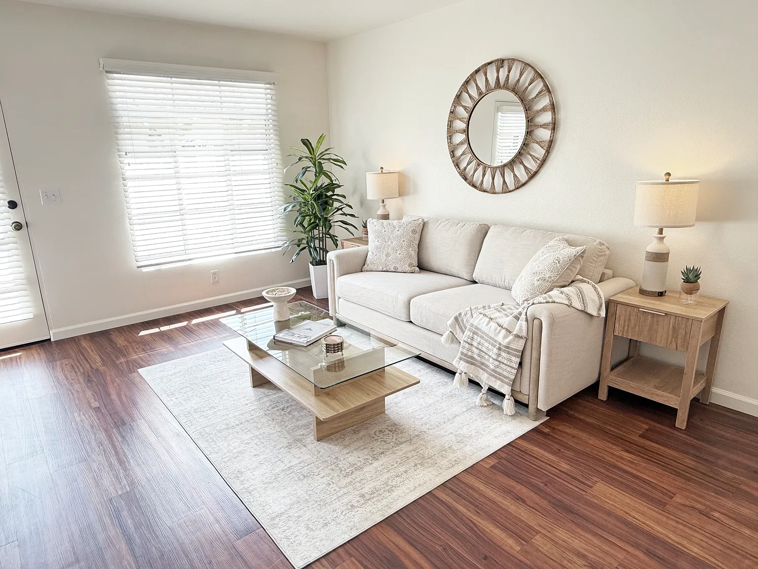 2 bed, $4,400 — Photo 2