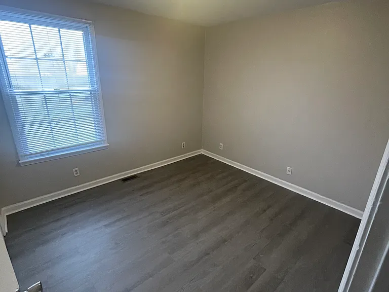 711 Shelton Cir — Photo 6