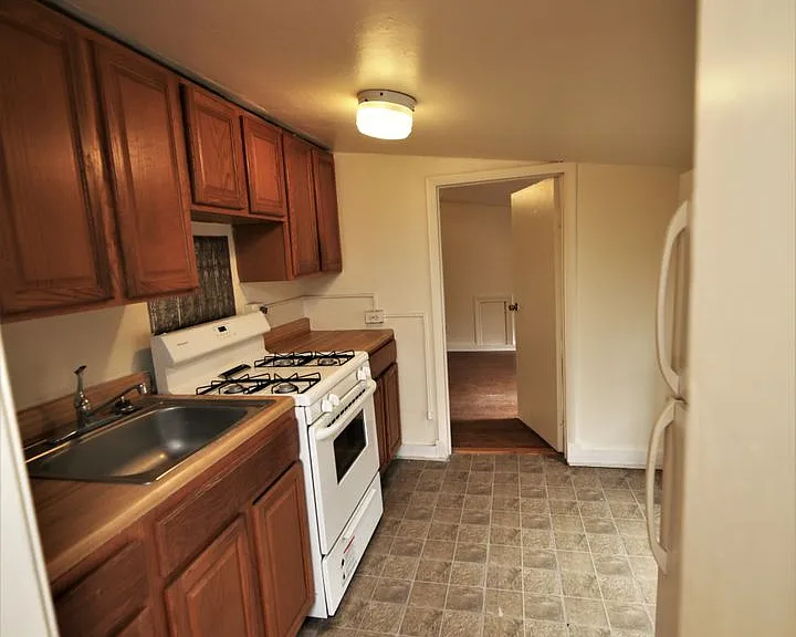 808 Cathedral St — Photo 12