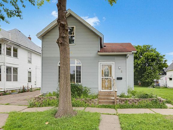 2nd image of 5 Rose Ave E