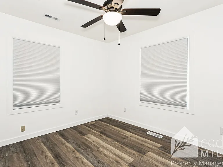 2502 S Mosley St — Photo 9