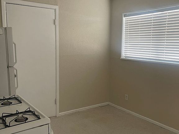 3rd image of 1200 N Llano Dr