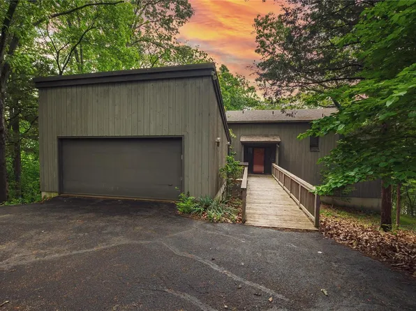 1626 Viola Dr, Imperial, MO 63052