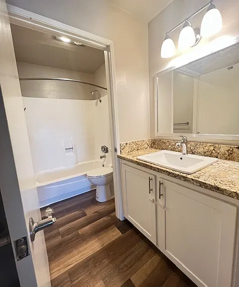 Bathroom Cabinets Colors and Styles Vary