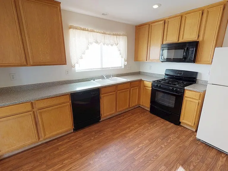 9546 Swiss Stone Ct — Photo 8