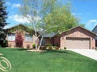 3127 Salem Dr, Rochester Hills, MI 48306