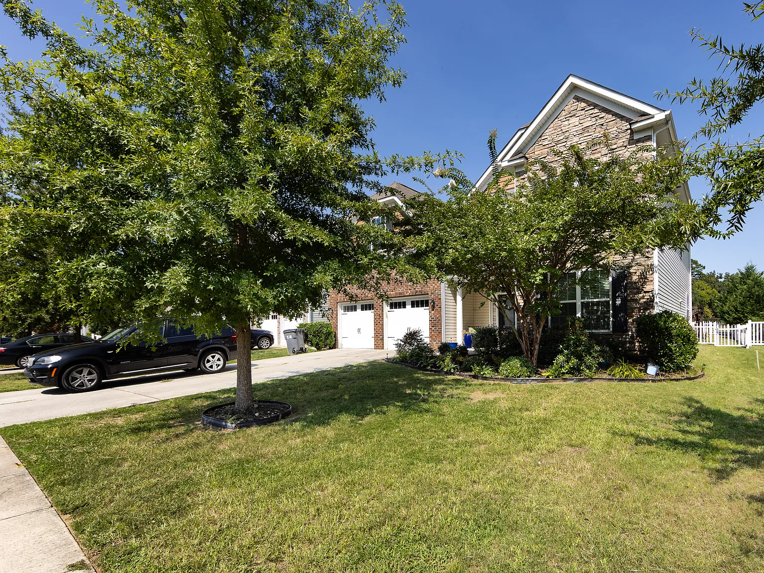 6 bed, 5.5 bath, 3540 sqft, $3,330 — Photo 3