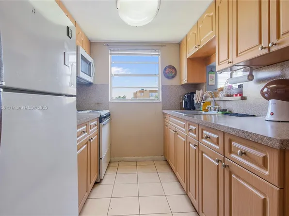 9321 SW 4th St APT 212F, Miami, FL 33174