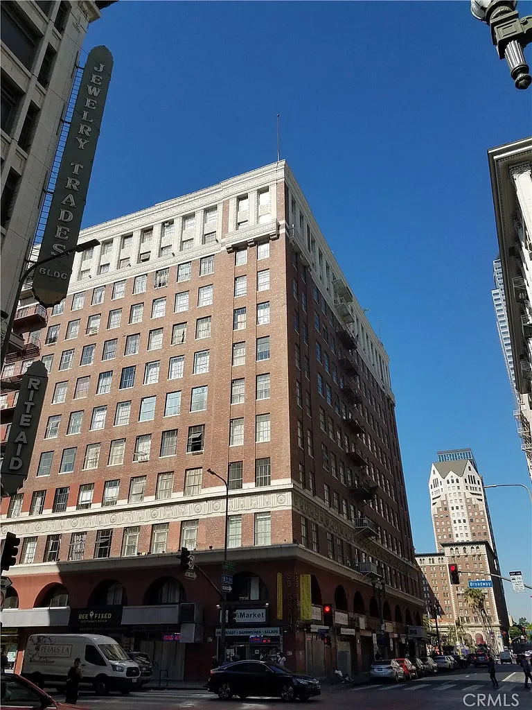 1 bed, 670 sqft, $1,750 — Photo 2