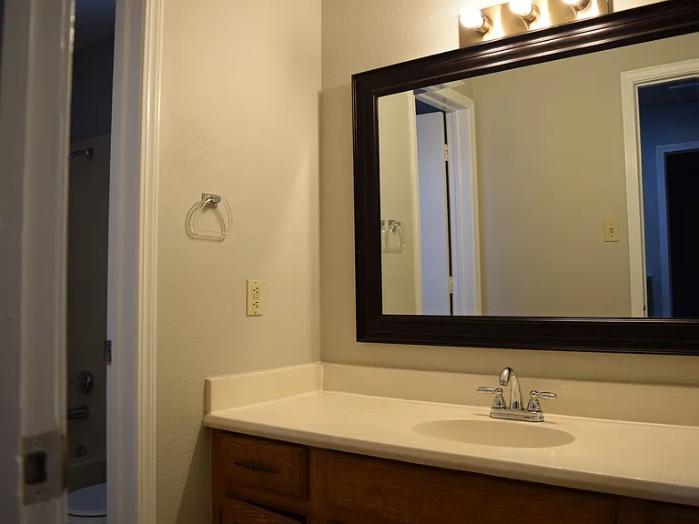121 Perth Ct — Photo 7