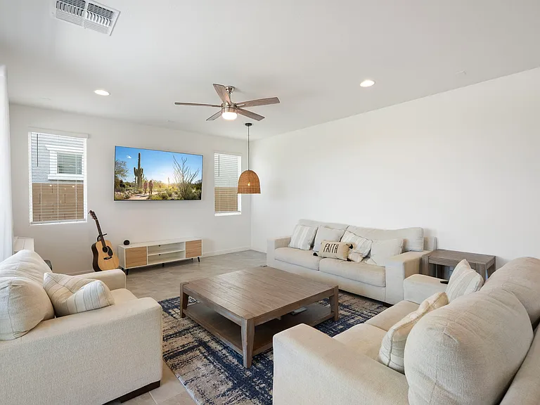3110 E Hayfield Way — Photo 3