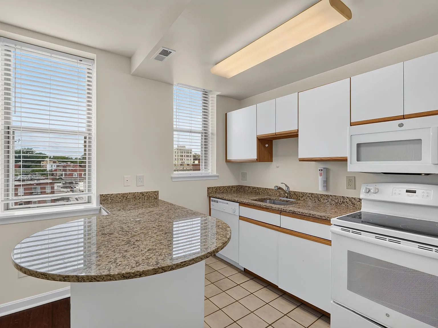 1 bed, 1.5 bath, 545 sqft, $2,650 — Photo 2