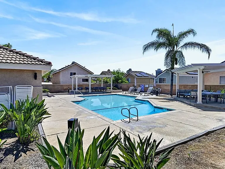 818 Amber Oaks Cir — Photo 10