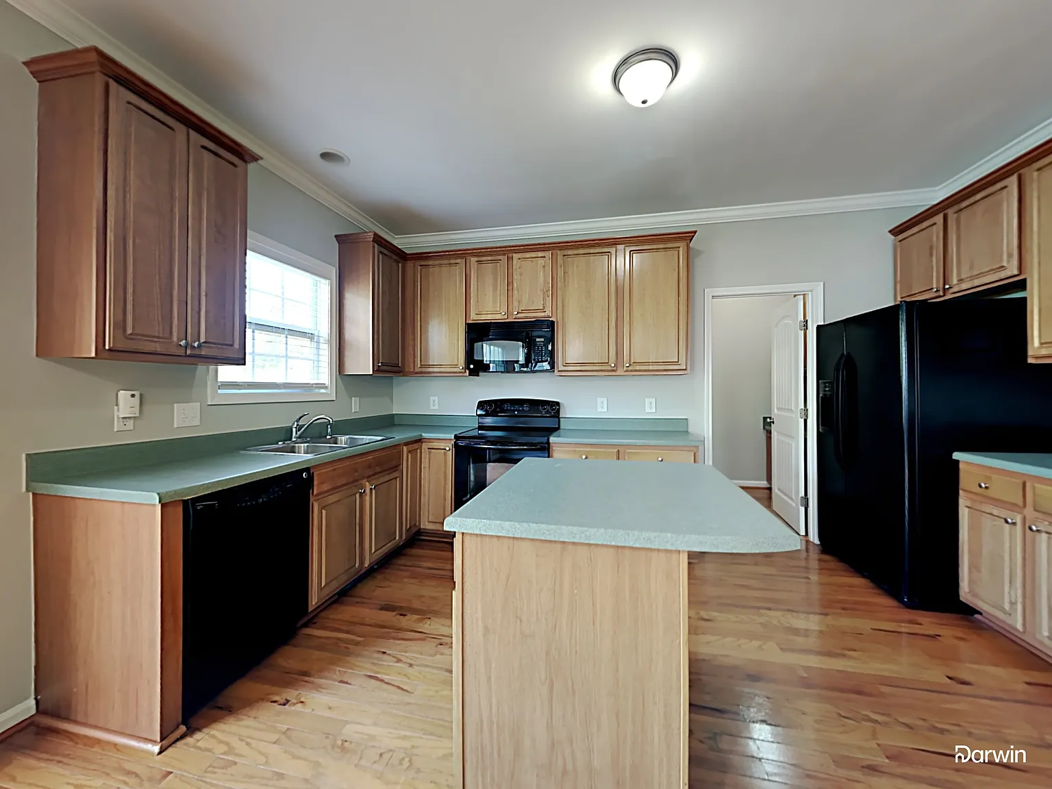 4 bed, 2.5 bath, 2266 sqft, $2,250 — Photo 4