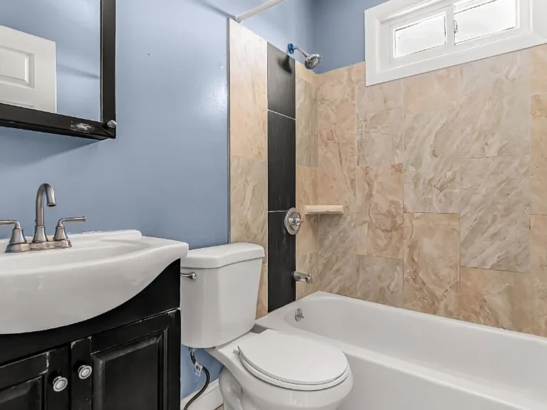 1322 Stratford Ave — Photo 9