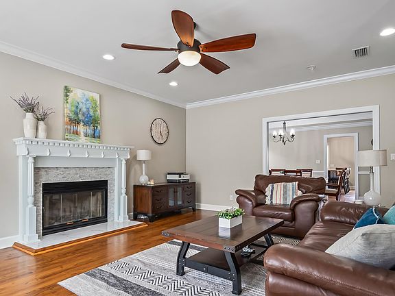 4th image of 916 Hillcrest Ct