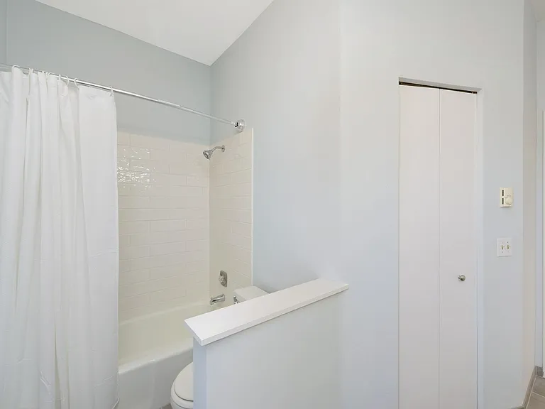 2421 Emerson Ave S #107 — Photo 28