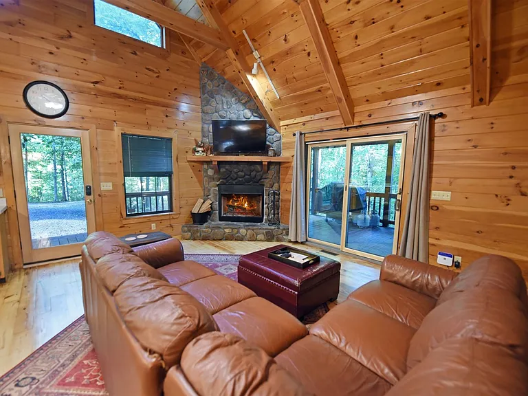 890 Sunrise Valley Rd — Photo 5