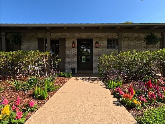3rd image of 802 Underoak Dr