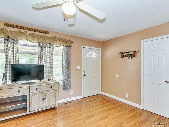 4th image of 1129 Cloud Cir