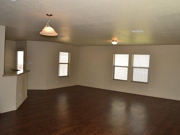 5th image of 2706 Majestic Dr