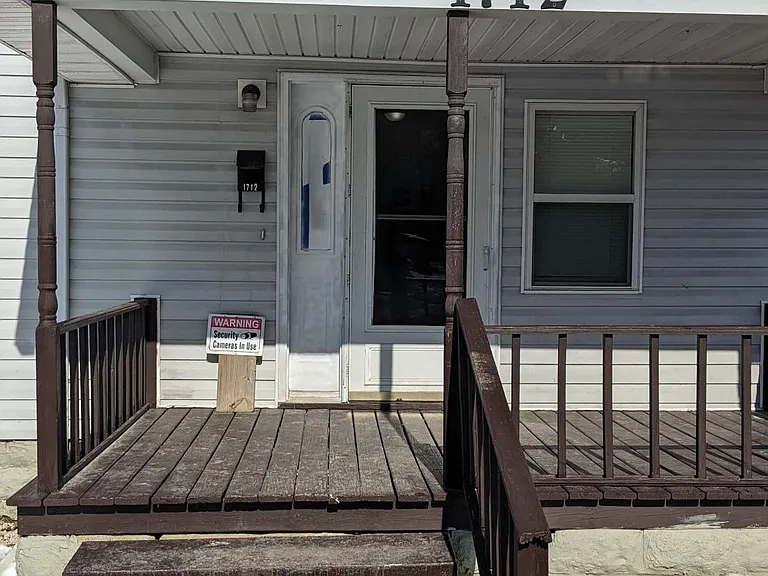 1712 W 8th St — Photo 1