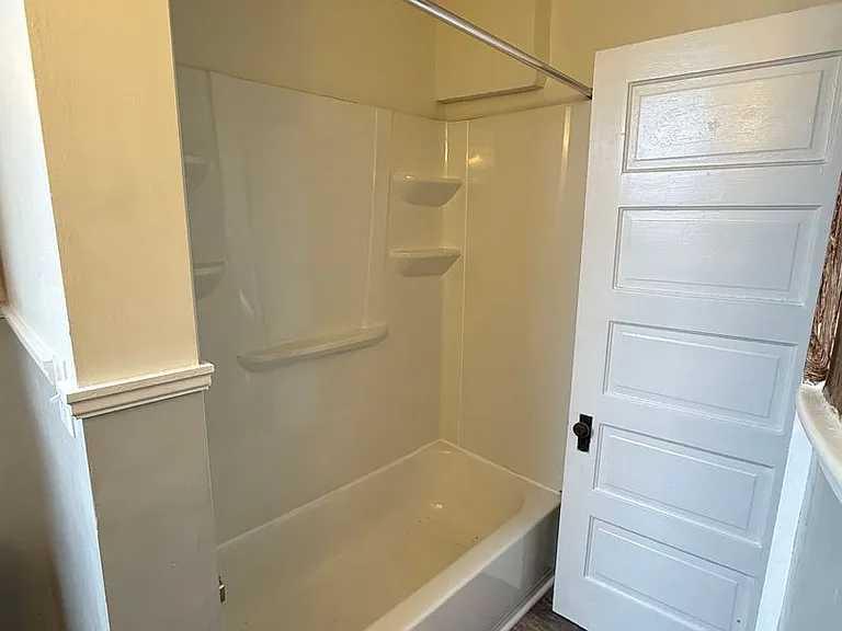 49 W Commerce St — Photo 23