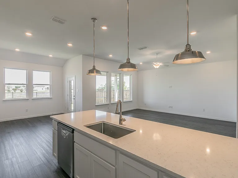 1504 Escondido Dr — Photo 2