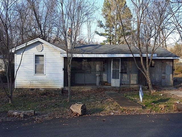 1st image of 454 Lilly St
