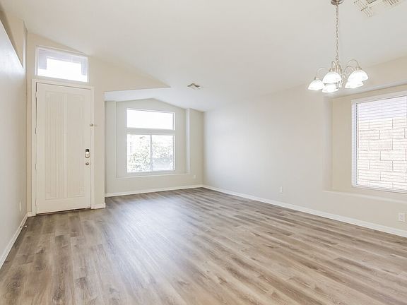 4th image of 1105 E Blackhawk Dr