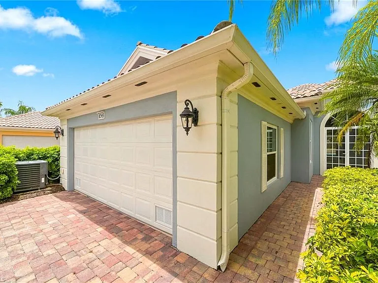 8543 Alessandria Ct — Photo 2