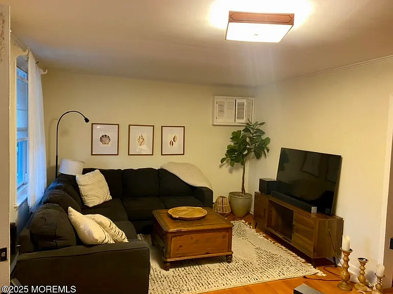 334 Washington Ave — Photo 4
