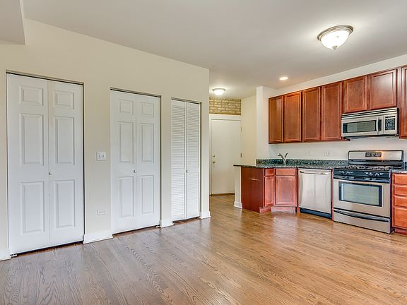 4th image of 5253 N Rockwell St APT 2